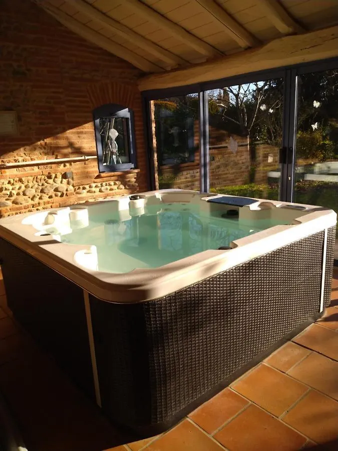 Le Clos Du Cedre Launac Guest house